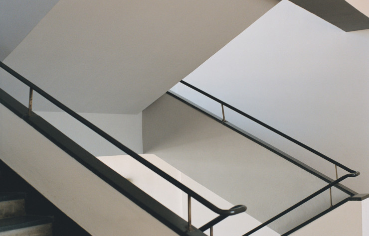 Cage d’escalier de l’école du Bauhaus à Dessau de Yuna Yagi.