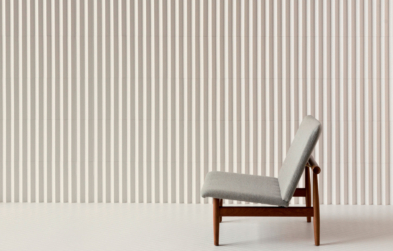 Grès cérame en 3D, collection « Rombini », motif Triangle, design Ronan et Erwan Bouroullec (Mutina).