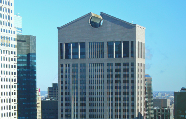 Détournant les codes de l’architecture antique, la tour de Philip Johnson (1984) est vite devenue un emblème de l’architecture post-moderne.