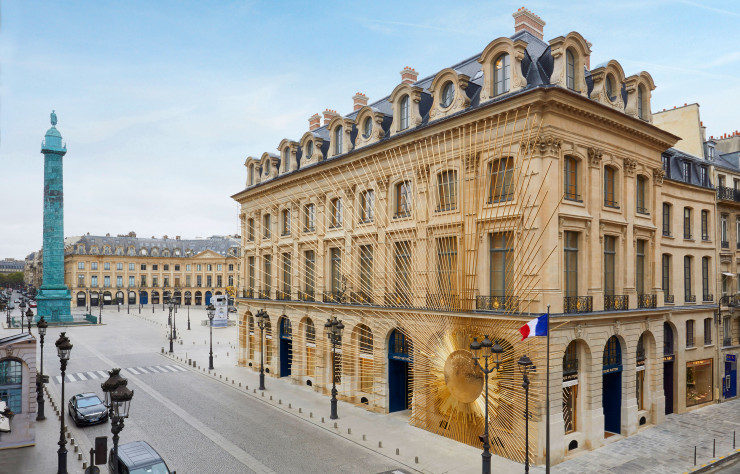 La nouvelle boutique Vuitton est située aux abords de la place Vendôme.