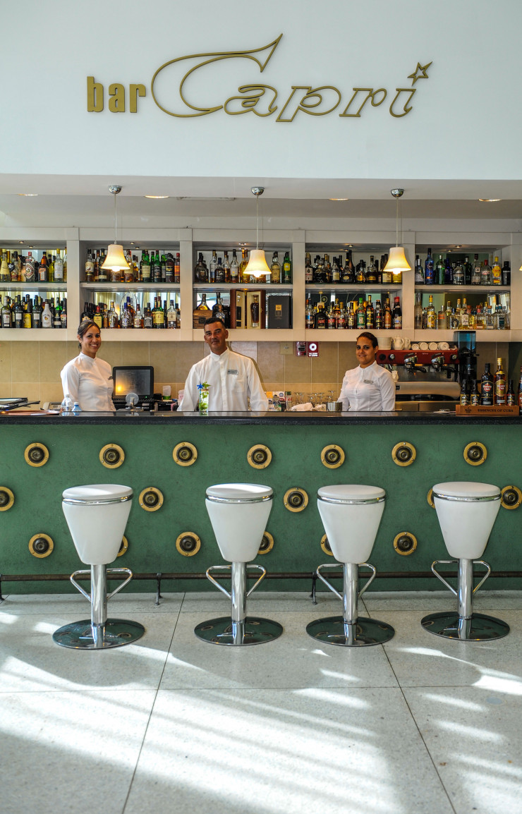 Le très beau bar de l’hôtel NH Capri recrée fidèlement l’esprit fifties… mais rien n’est d’origine.
