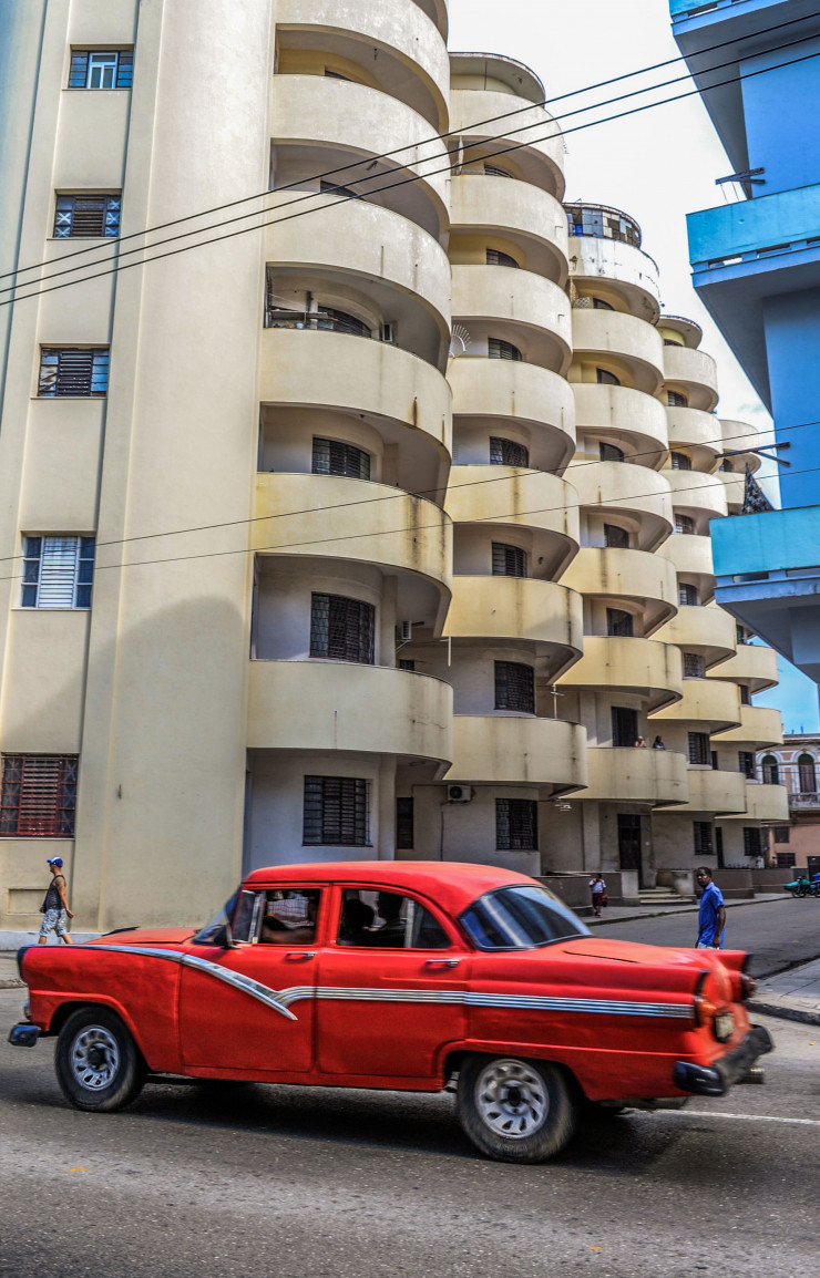 Dans le quartier Centro Habana, l’immeuble Solimar est une curiosité d’inspiration Bauhaus signée Manuel Copado (1944).