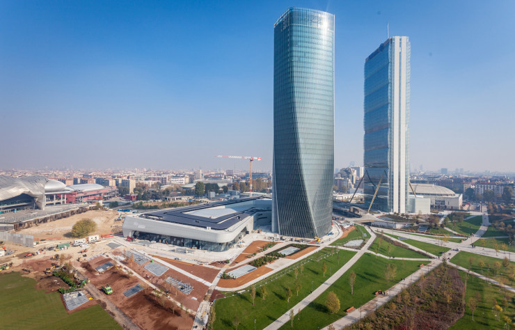 Au premier plan, la tour de Zaha Hadid domine les 32 000 m2 de CityLife.