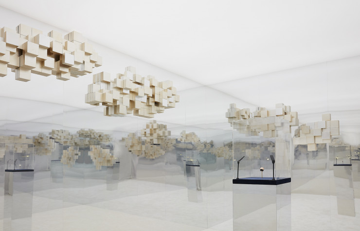 Installation « Silver Clouds » pour les salons du joaillier Boucheron (2015).