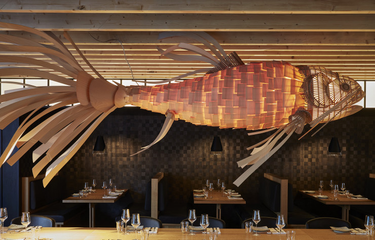L’énorme poisson volant est la signature de l’Izakaya Asian Kitchen & Bar.