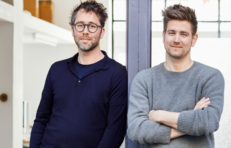 Florian Kallus et Sebastian Schneider, les deux créateurs de Kaschkasch, dans leur studio et bureau d’études installé, depuis 2011, dans une ancienne sellerie du quartier de Zollstock, à Cologne.