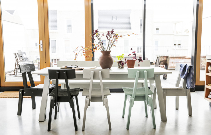 Tables et chaises Industriell (IKEA).