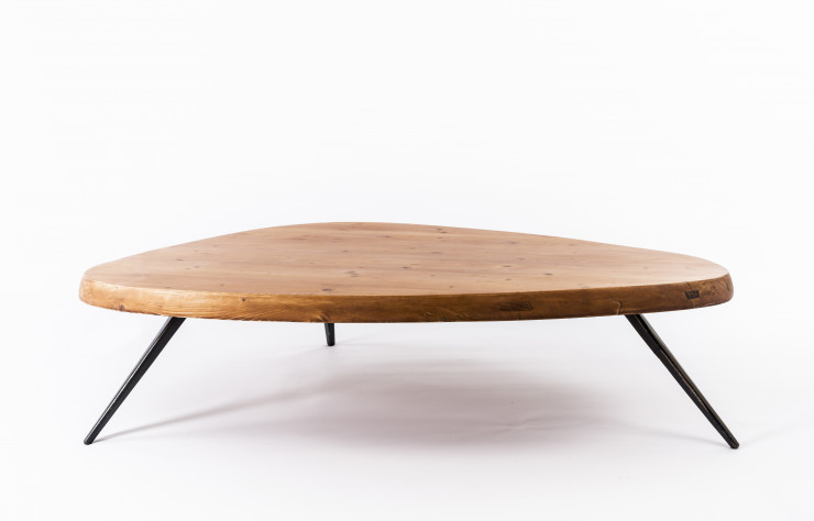Charlotte Perriand, table basse Forme Libre (1959).