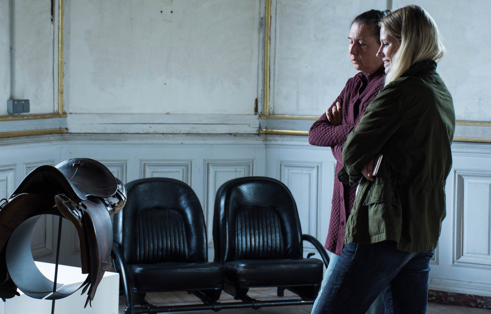 Baptisée « Born to be wild », une salle rassemble les fauteuils « Rover 3.5 l » de Ron Arad et...