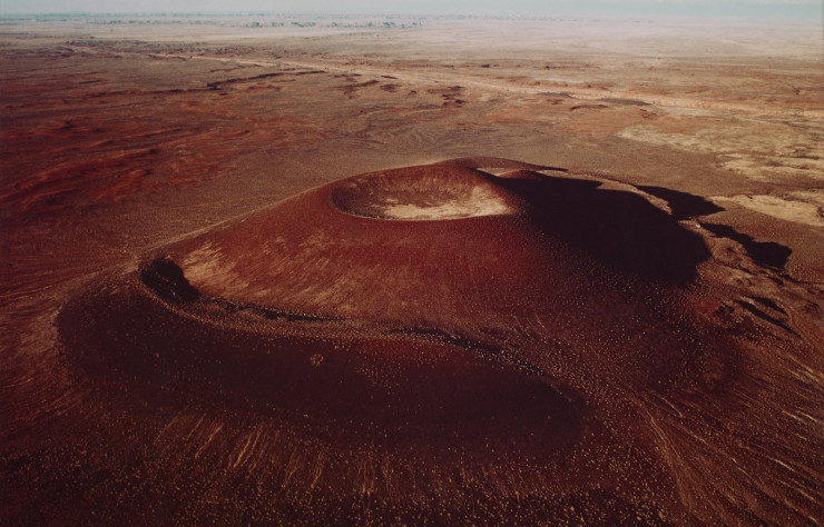 Aerial view of the crater de James Turrell, photographie (1982).