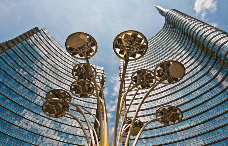 La tour UniCredit, le gratte-ciel le plus haut d’Italie, est un bâtiment de l’architecte argentin Cesar Pelli. Il a signé le coup d’envoi du nouveau quartier de Porta Nuova.