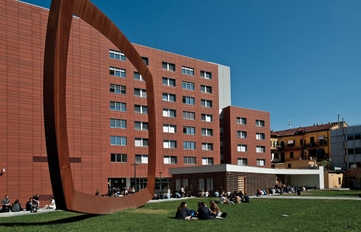 L’université Bocconi, de Grafton Architects, dans le sud de Milan, près des Navigli.
