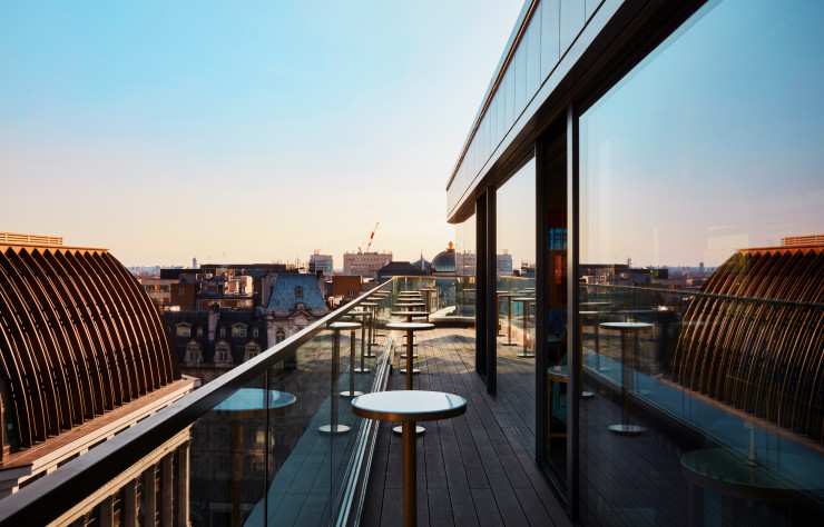 La terrasse offre une vue imprenable sur Londres.
