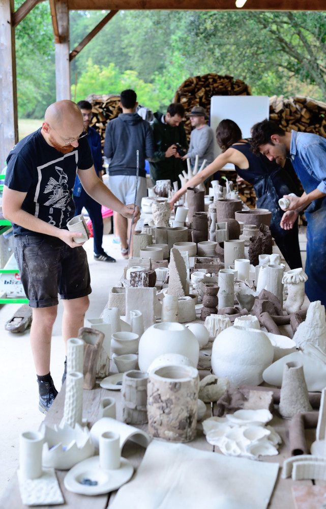 Avant de passer à la cuisson, les pièces ont d’abord séché pendant toute une journée.