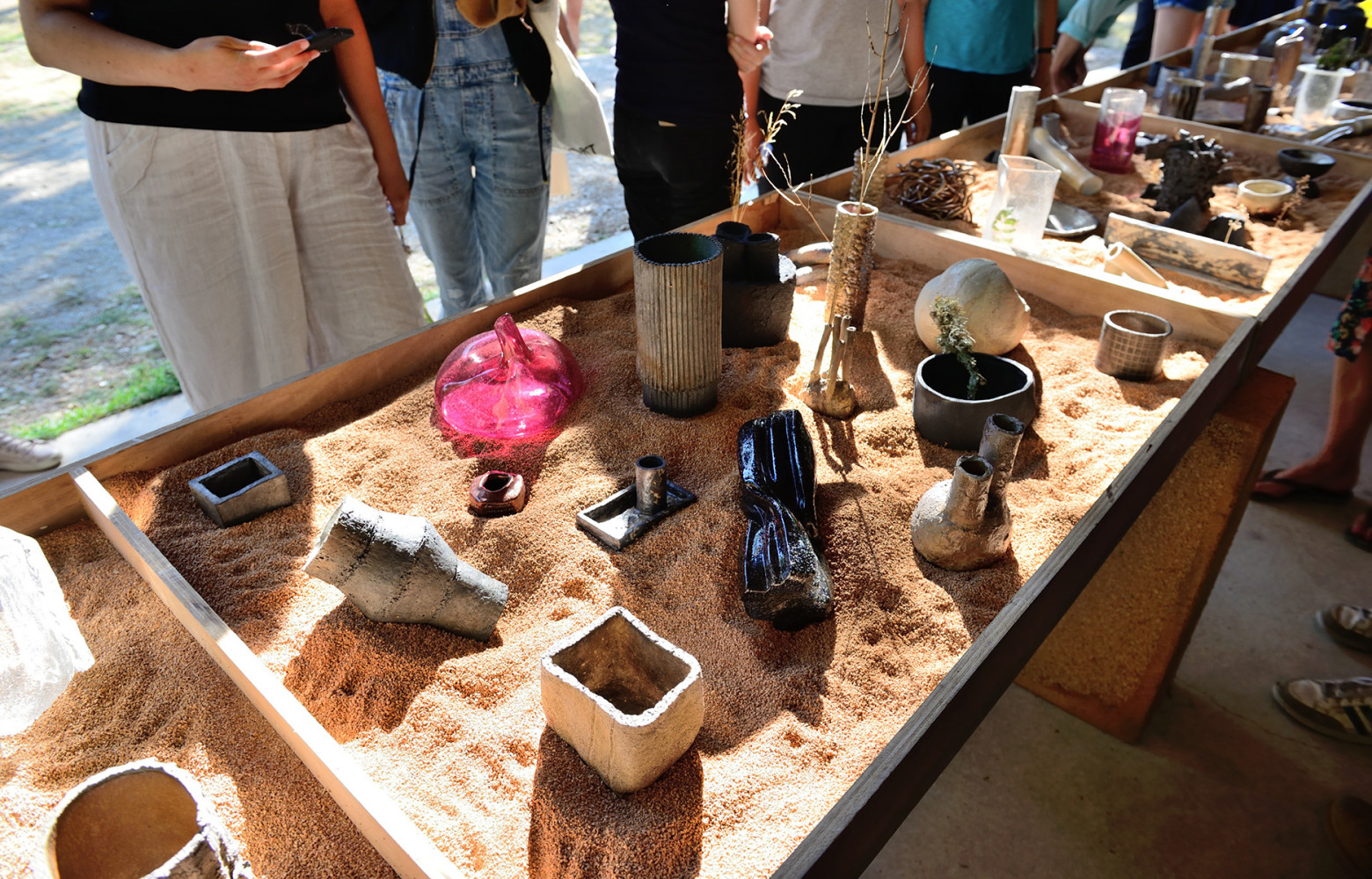 Une scénographie pensée par le designer a réuni les plus belles pièces dans une exposition de clôture.