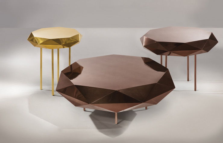 Tables « Stella » de Nika Zupanc, en finitions « rose » et « or ».