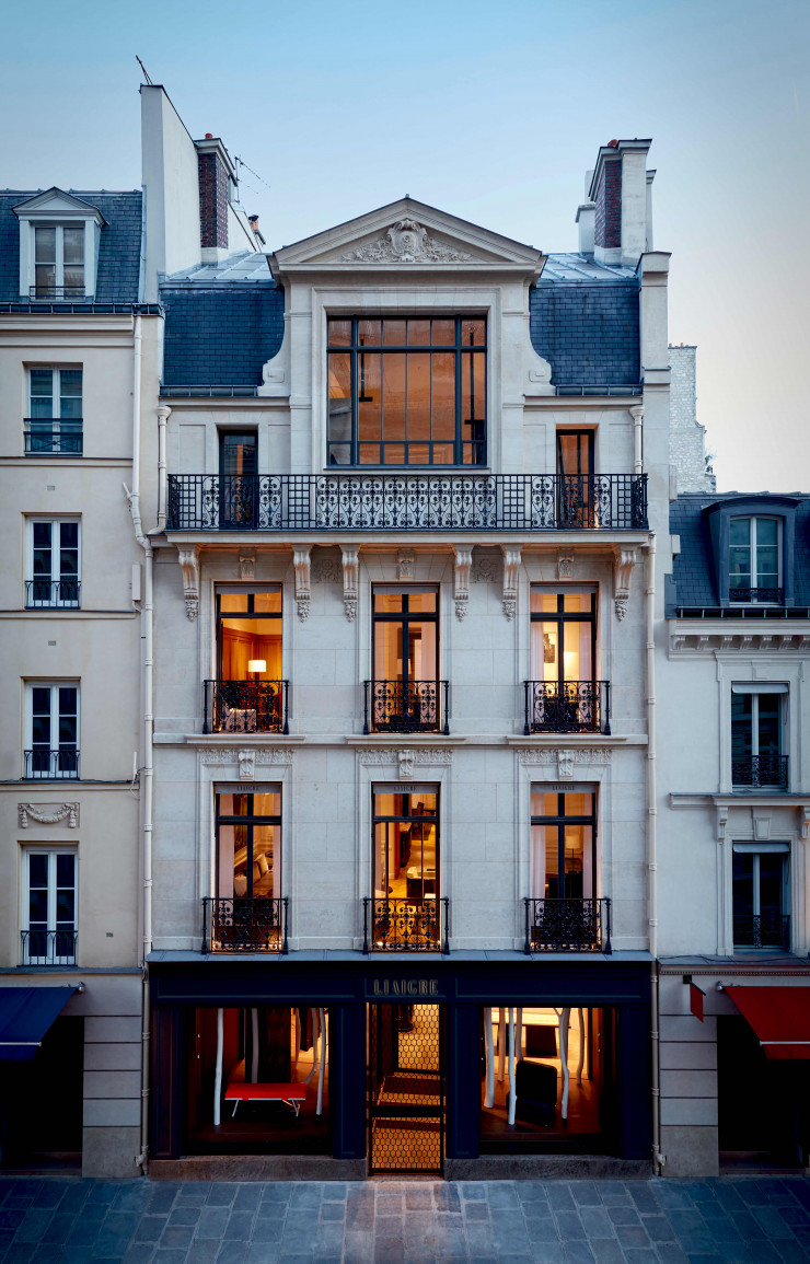 C’est dans cet ancien hôtel particulier, rue du Faubourg-Saint-Honoré que Liaigre a installé son nouveau flagship parisien.