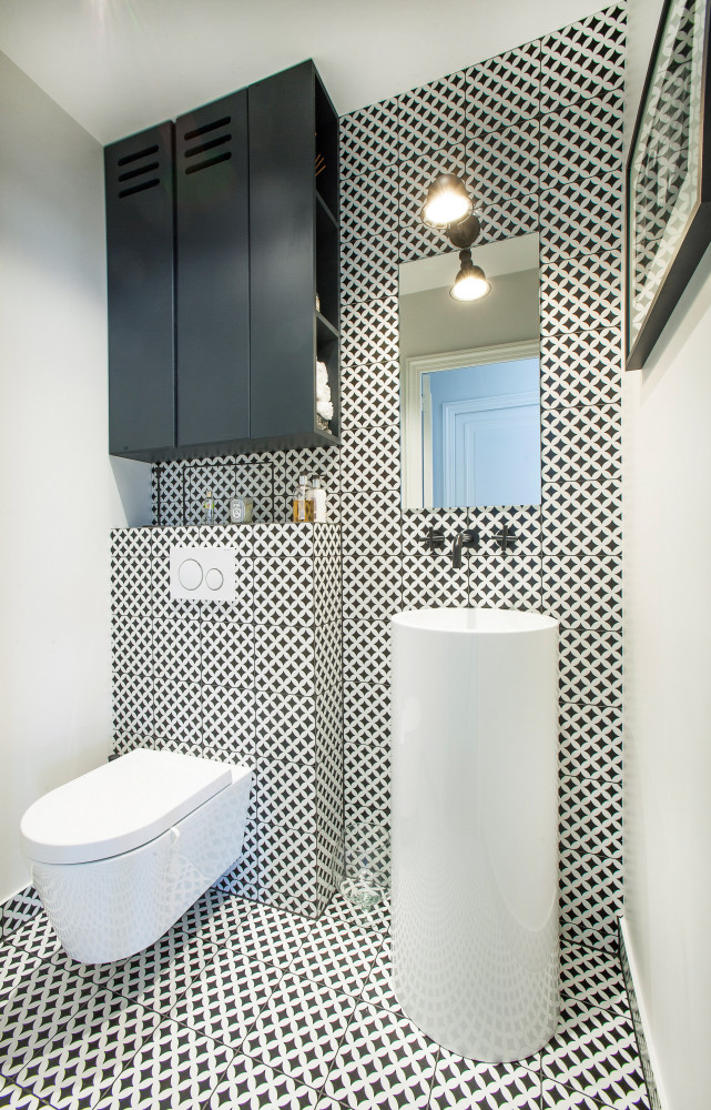 Dans les toilettes des pièces à vivre, inspiration Andrée Putman…