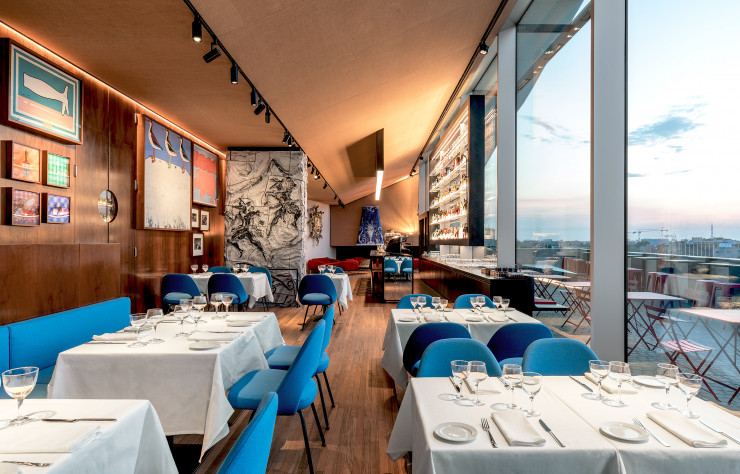 Le restaurant Torre de la Fondation Prada à Milan équipé en Knoll.