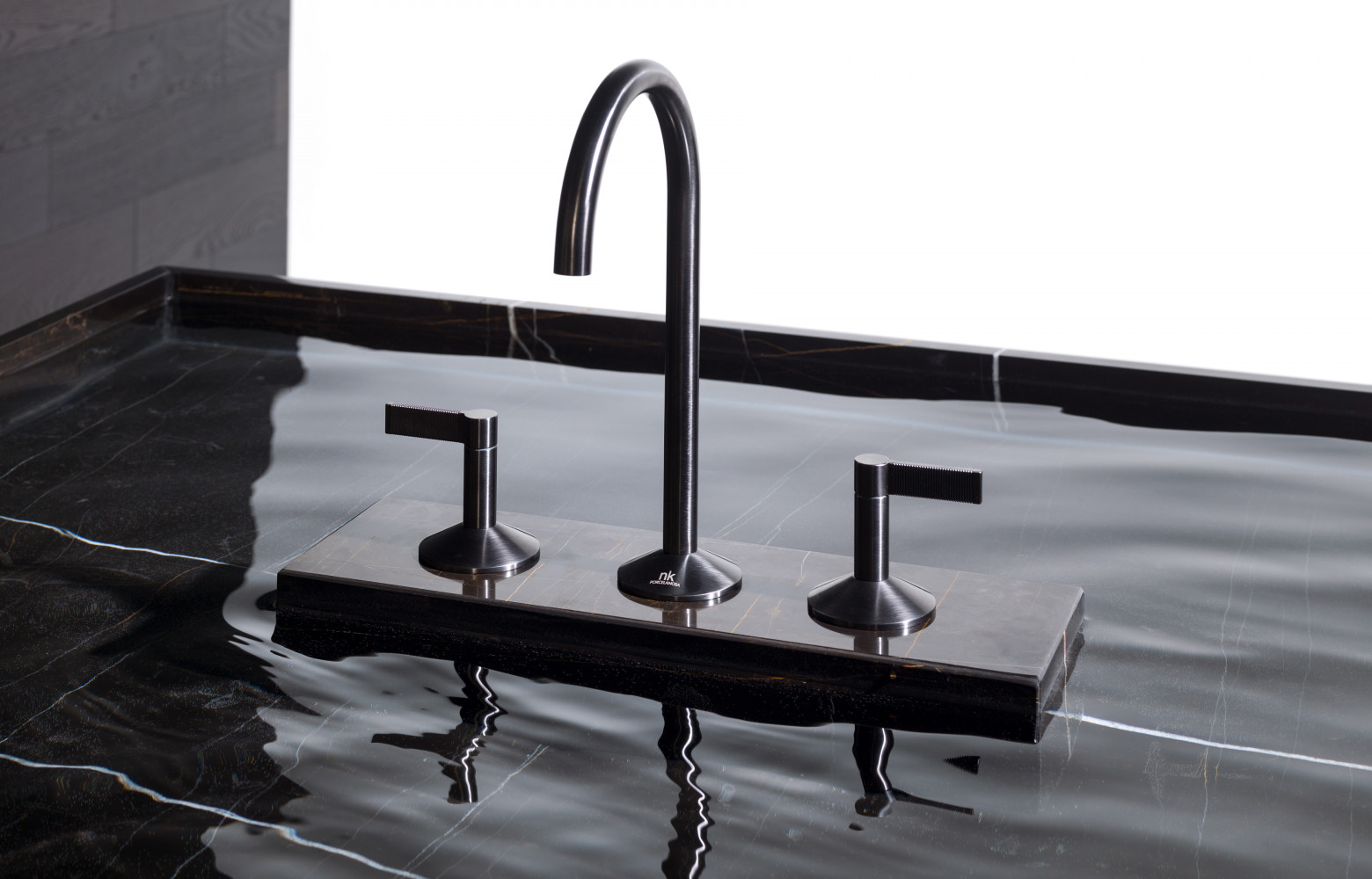 8/ Belles lignes : Noken Porcelanosa Bathrooms, collection « Lignage »  Ramon Esteve propose « Lignage », une nouvelle ligne de...