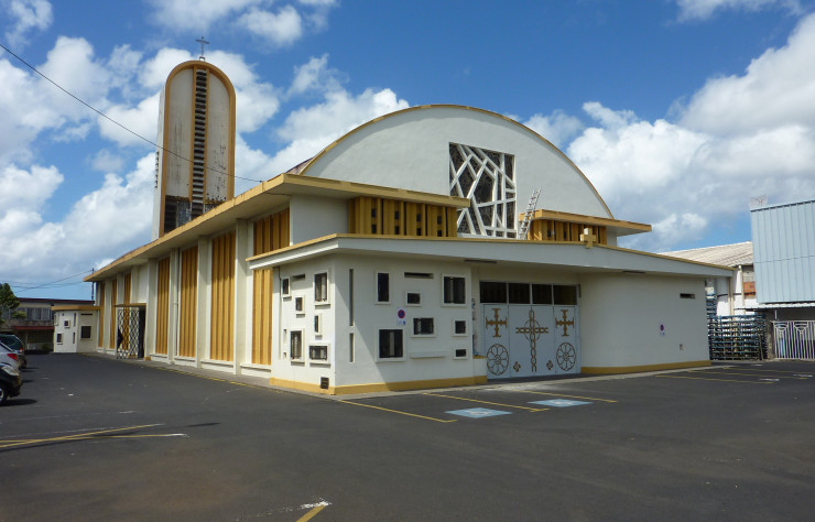 Église paroissiale Saint-Christophe, 1956-1968. Jules Alazard, Jacques Tessier, Raymond Crevaux, architectes. Fort-de-France (972), Martinique.