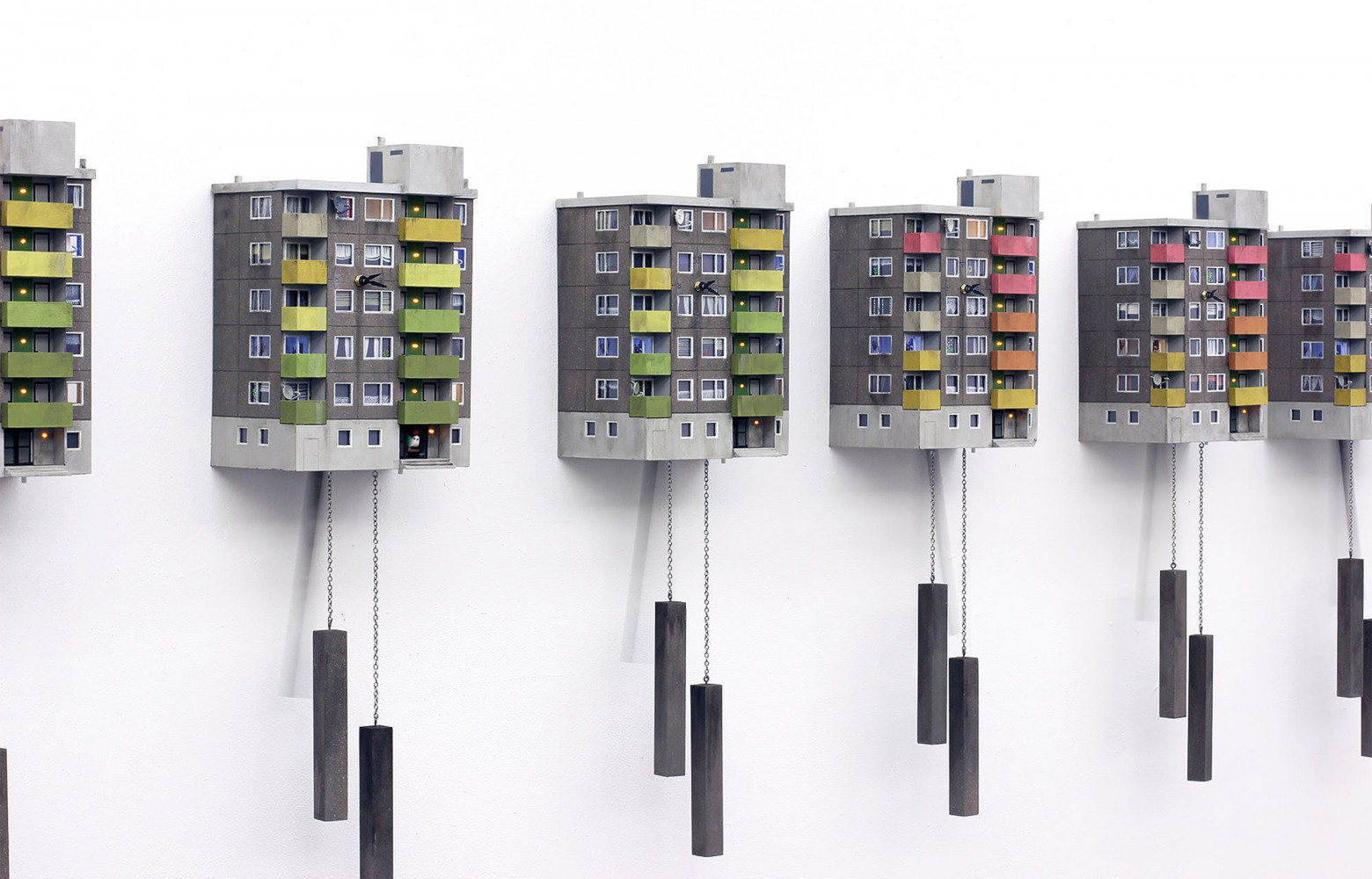 Coucous brutalistes de l'artiste allemand Guido Zimmermann. Prix sur demande.