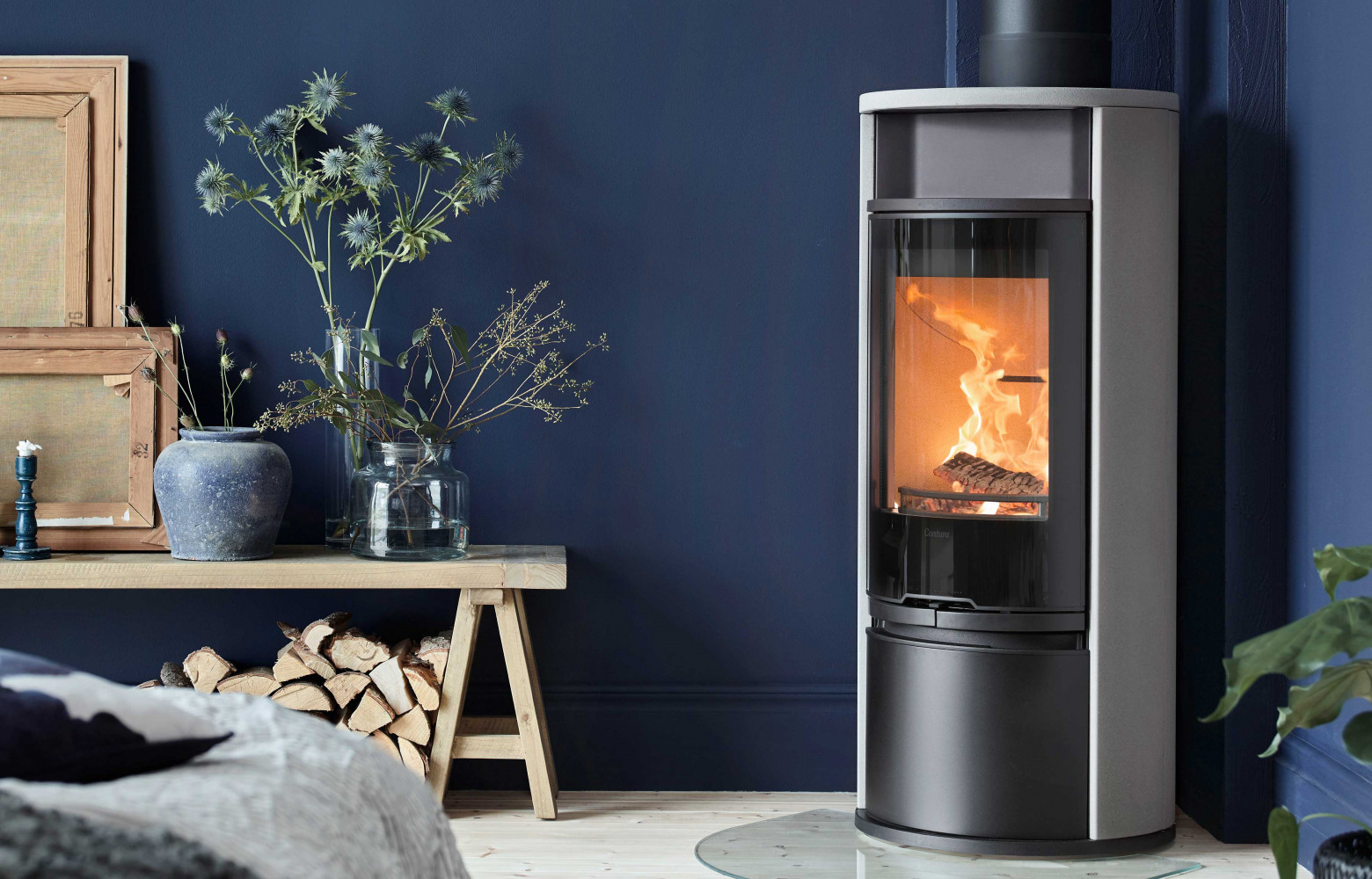Le poêle à bois 610AG Style est le plus petit modèle de la série de poêles hauts...