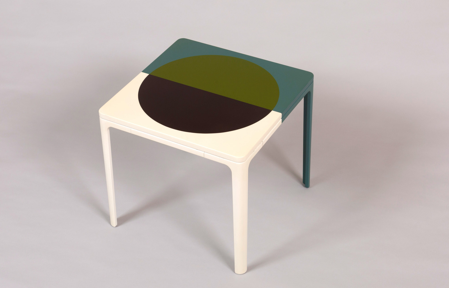 Eclipse India Mahdavi s'est associée au spécialiste de la laque Midavaine pour fabriquer cet exemplaire unique qui...