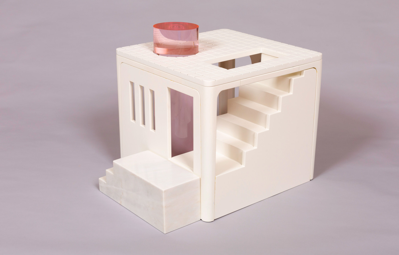 La Villa Albus Dorothée Meilichzon a envisagé la Plate Table comme une maquette d'architecture qu'elle a enrichie...