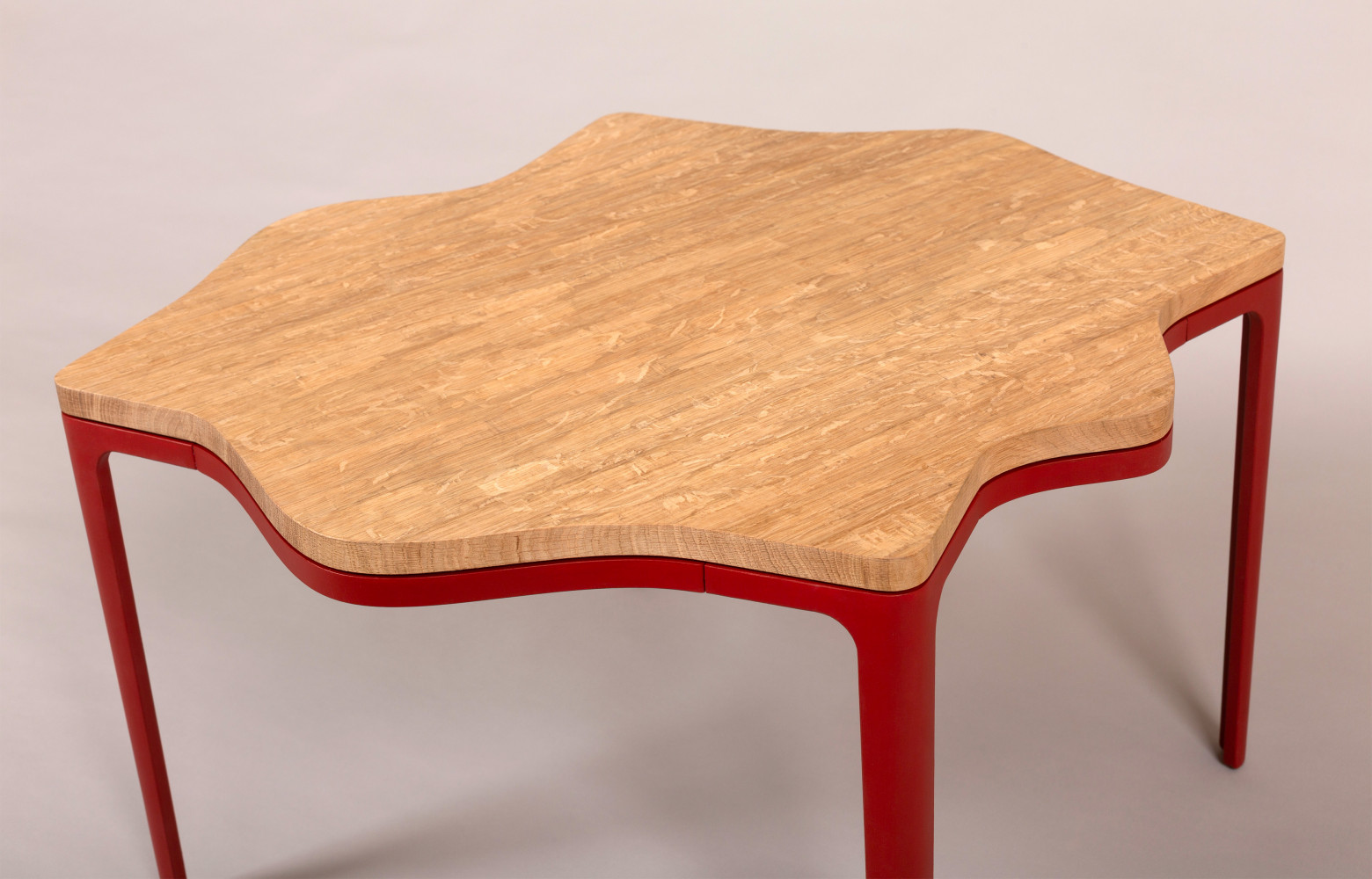 Platine Sous l'influence de Pierre Yovanovitch, la Plate Table est sorti de son cadre, « elle s'est...