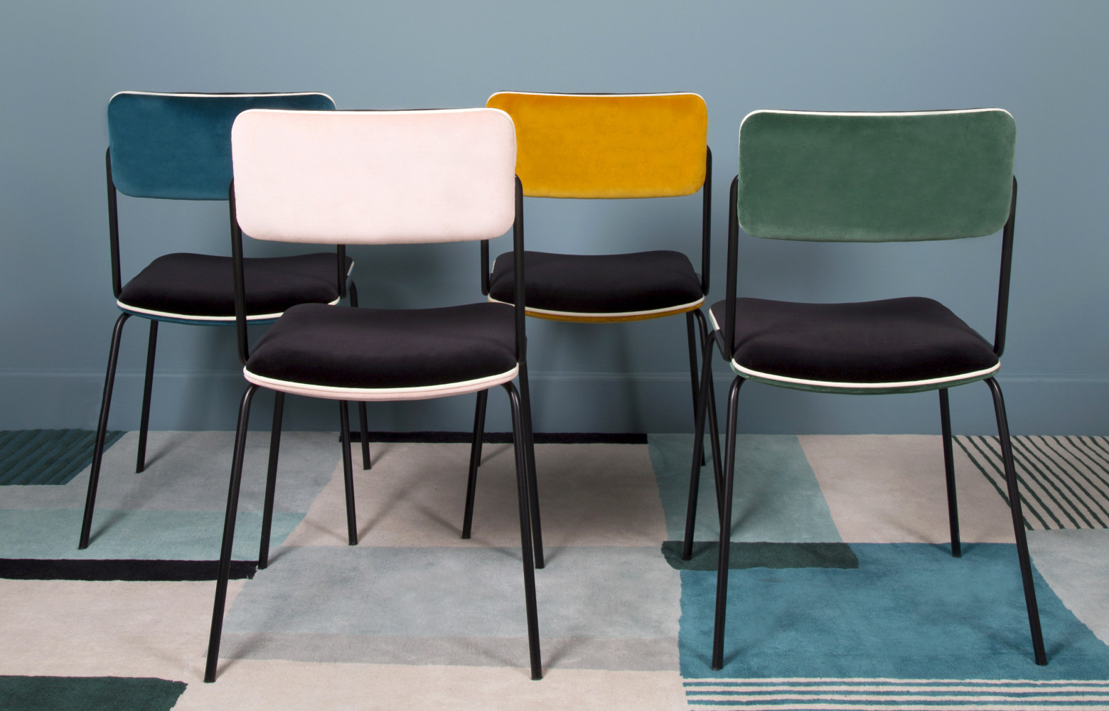 Nouvelles venues au catalogue Maison Sarah Lavoine, les chaises Double Jeu sont disponibles en quatre coloris.