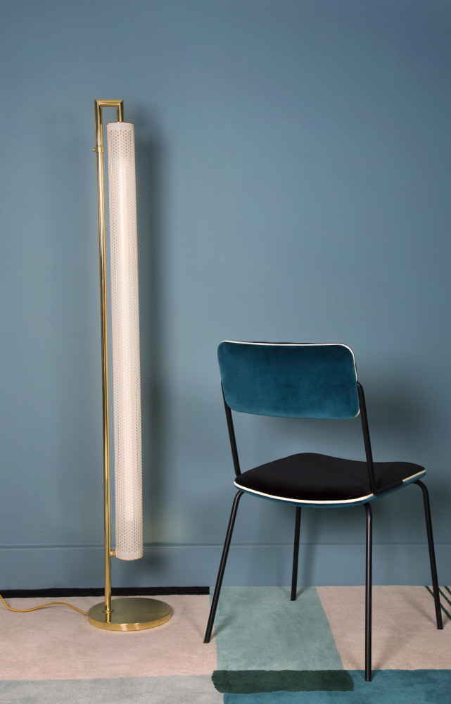 Lampadaire Pol et chaise Double Jeu.