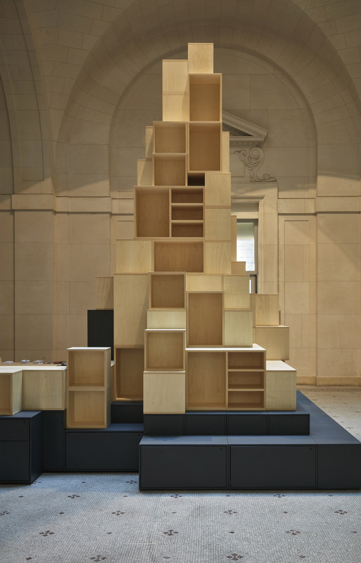 En 2016-2017, le musée des Arts décoratifs de Paris (MAD) a consacré une exposition aux objets de Jean Nouvel, architecte auteur de plus d’une centaine de créations de design depuis 1987.