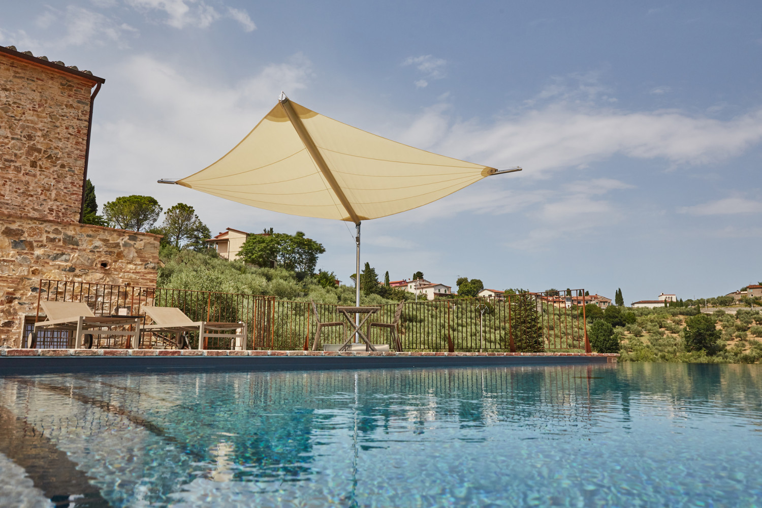 10. Sail Kolibrie, KE Outdoor Design Une durabilité qui baigne. Fabriqué en Dacron, le tissu en polyester...