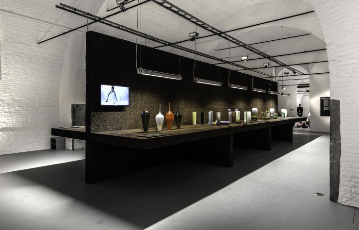 Vue de l’exposition « Design orienté verre », avec les œuvres de Laura Couto Rosado,  Pernelle Poyet, Carolien Niebling et Brynjar Sigurdarson, CID du Grand-Hornu, Hornu (Belgique), 2019.