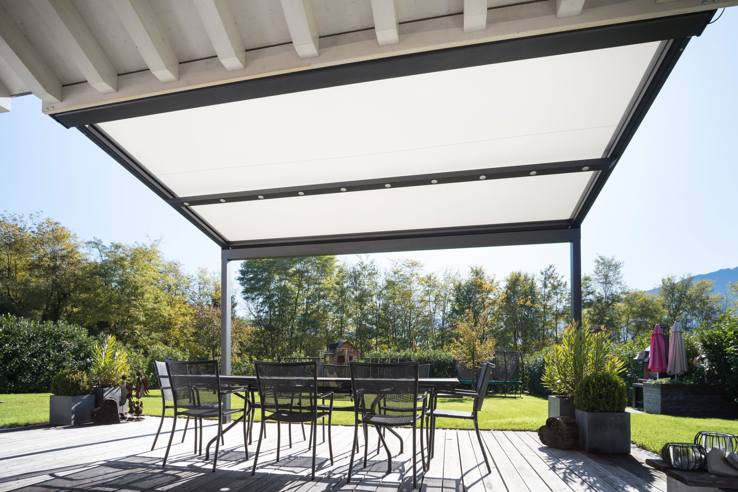 6. Pergola XTESA PLAIN, KE Outdoor Design A structure minimaliste, résistance maximale. Parmi les nombreuses nouveautés, cette...