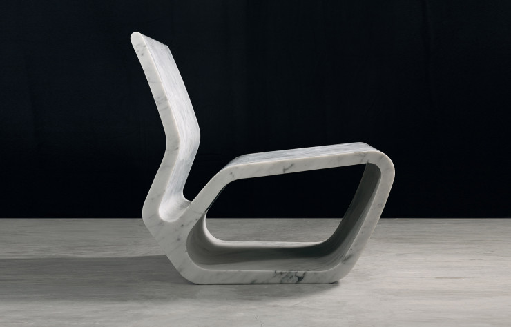 L’Extruded Chair de Marc Newson (2007).