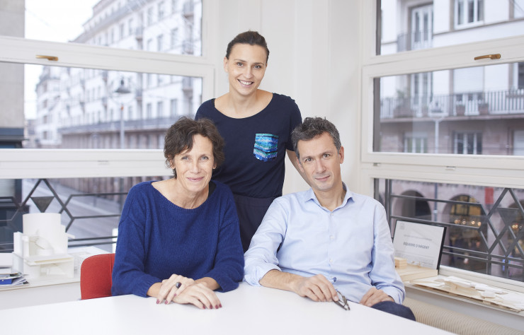 Les trois associés de l’agence d’architecture Richter. Pascale Richter l’a créée en 2008, rejointe par son frère Jan (assis à sa gauche) en 2002 puis par Anne-Laure Better (debout) en 2011.