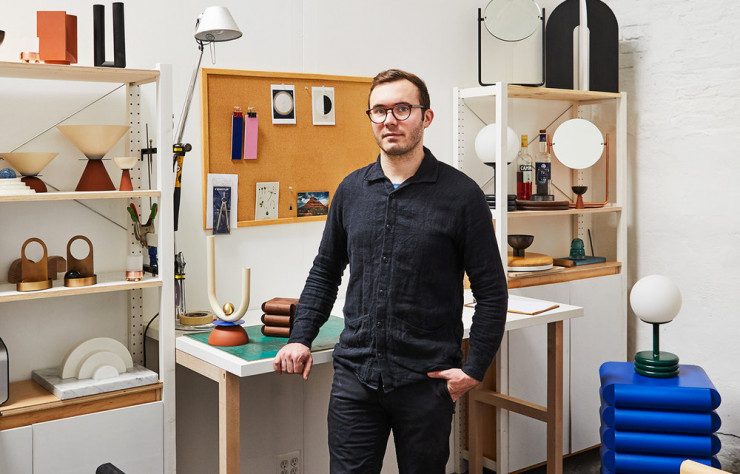 Le designer new-yorkais Steven Bukowski dans son atelier du quartier de Red Hook.