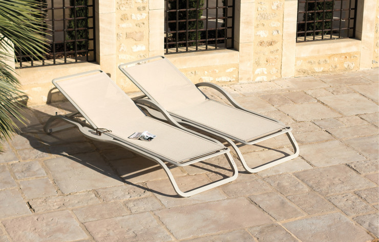 Autres créations du designer Thomas Sauvage, les chaises longues « Marumi ».