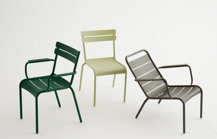 Le designer français Frédéric Sofia a fait ses gammes pour Fermob avec « Luxembourg ». Une réinterprétaion des sièges du jardin éponyme, sortie en 2004, et devenue le best-seller de la marque.
