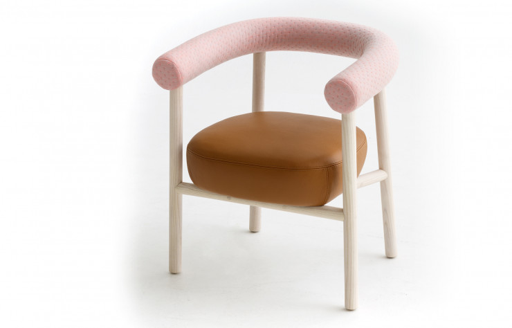 L’an dernier, le designer allemand a enrichi la collection « Pipe » de Moroso d’une chaise dont le dossier reprend la forme du tuyau.