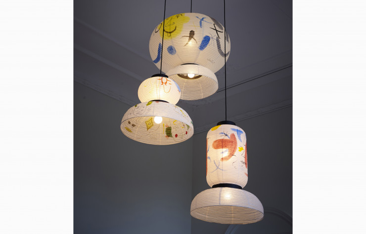 Lampes Formakami JH5, JH4, JH3 de Jaime Hayon (&tradition), des modèles uniques peints par le designer en 2018.