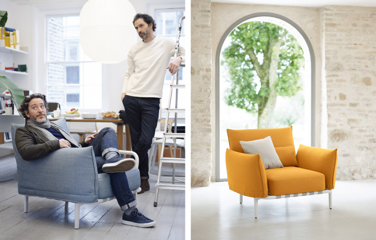 Les designers britanniques Edward Barber (debout) et Jay Osgerby (assis), créateurs de la collection de mobilier « Brea ».