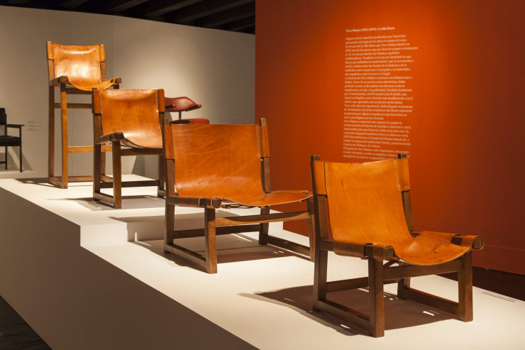 Les meubles exposés étaient signés par des architectes tels que Carlos Picardo, Miguel Fisac, Javier Carvajal ou Equipo 57. À l’entrée trônait la pièce la plus connue de Darro : la chaise Riaza, dessinée en 1959 par Paco Muñoz, l’un de ses deux fondateurs.