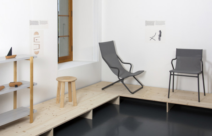 Jouets de la collection « Bote » (Amorim), fauteuil et chaise « Horizon » (Lafuma Mobilier).