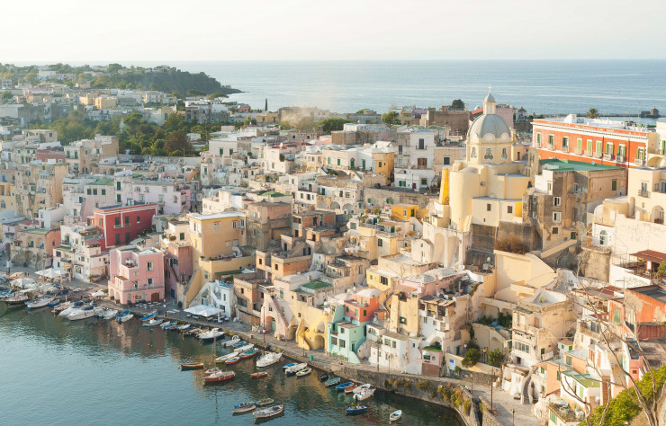 Plus petite île du golfe de Naples, Procida vit au rythme de ses habitants.