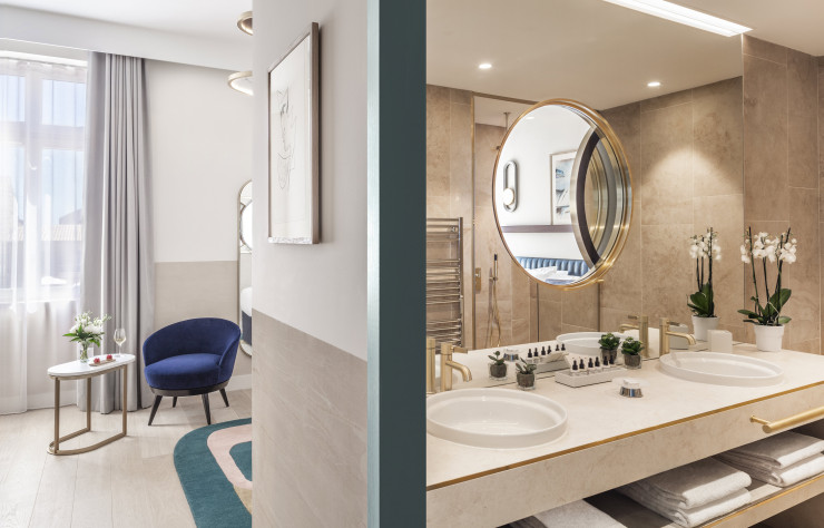 Si la chambre opte pour du parquet et la salle de bains pour de la pierre naturelle, des éléments en marbre assurent la continuité entre les deux espaces.