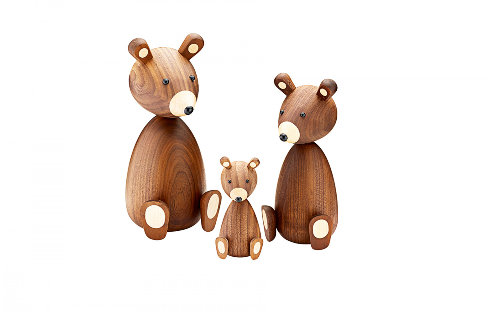 Figurines en noyer américain, 140 €, 120 € et 67 €. Lucie Kaas chez Fleux.