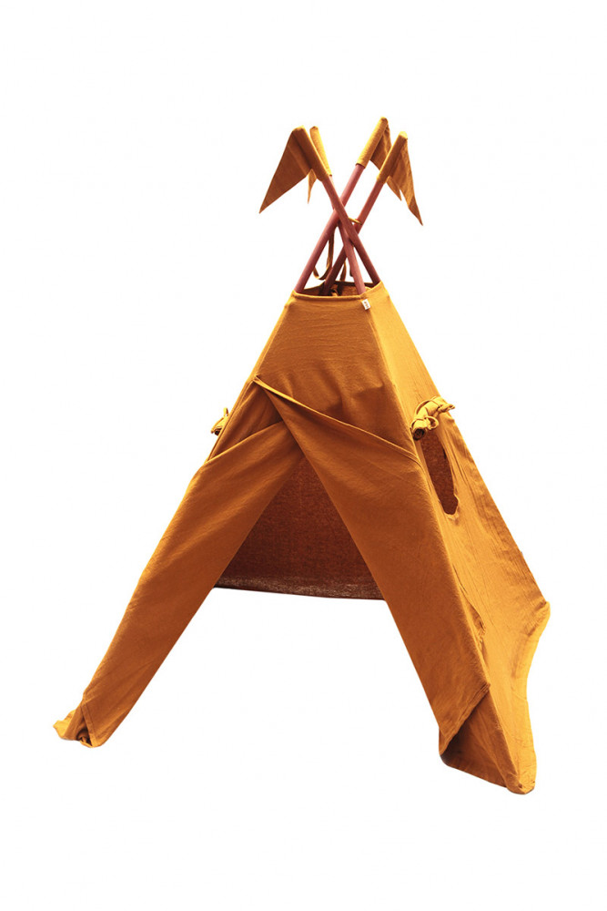 Tipi en coton teint de façon artisanale sur armature en bois, 178 €. Numero 74.